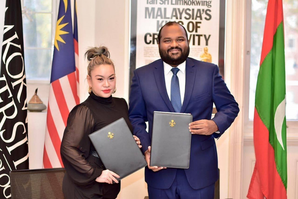 ޓުއަރިޒަމް މިނިސްޓަރ އަލީ ވަހީދު (ކ) އަދި ލިމްކޮކްގެ ވައިސް ޕްރެޒިޑެންޓް ދާތޯ ޓިފަރީ މާރީ ލިމް (ވ)