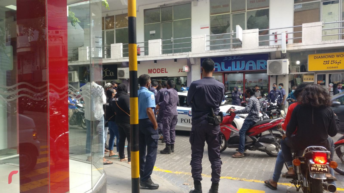 އޮލިމްޕަސް ސަރަހައްދުގައި އެއްވުމަށް މަސައްކަތްކުރި ފަރާތްތައް ފުލުހުން ހުއްޓުވަނީ