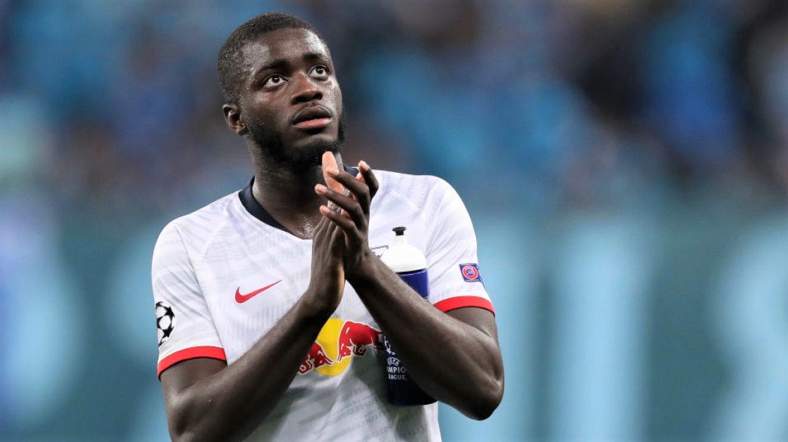 އާރްބީ ލައިޕްޒީގަށް ކުޅެމުން އަންނަ ފްރާންސްގެ ޒުވާން ޑިފެންޑަރު ޑަޔުޓް އުޕަމެކާނޯ