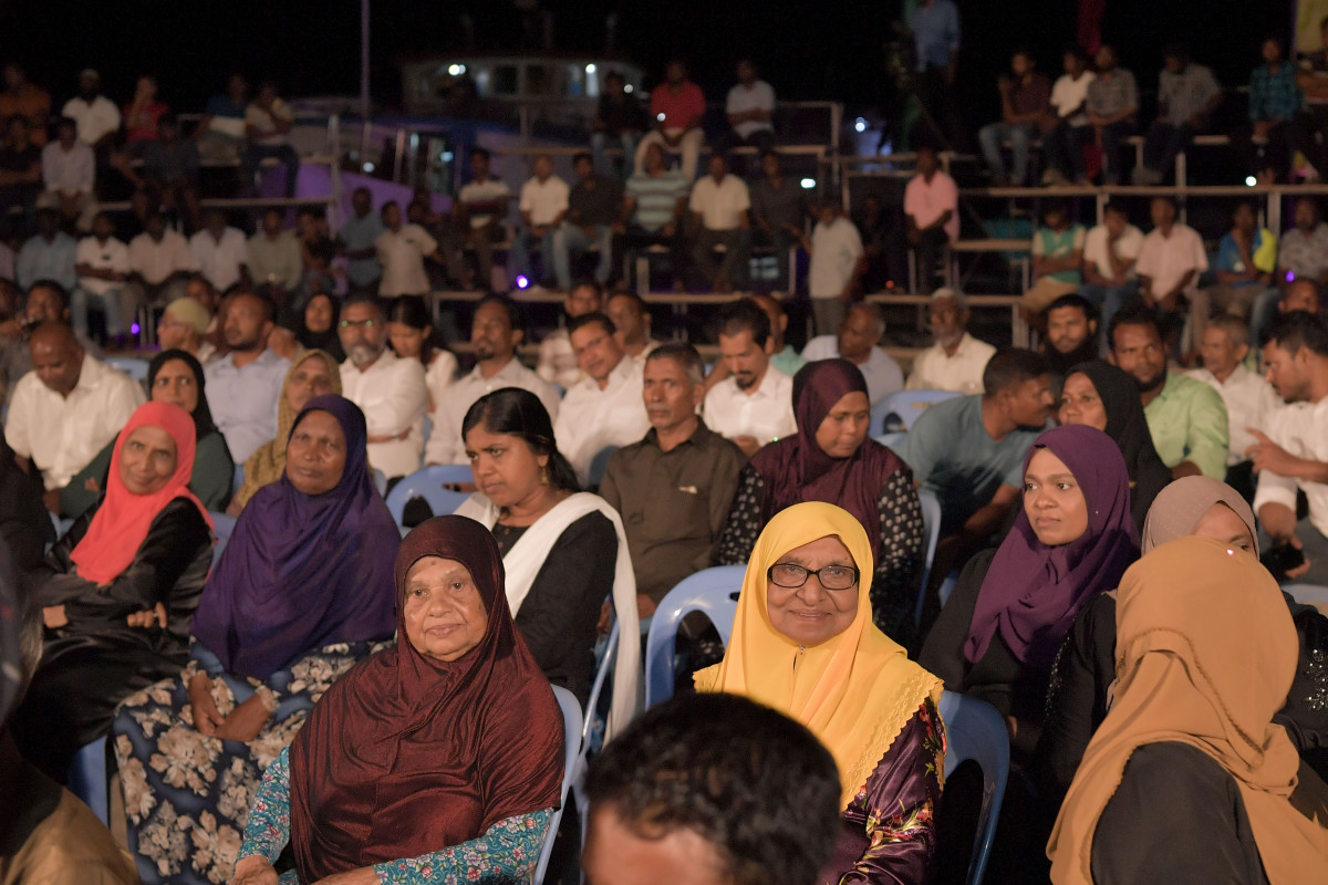 13 ޖުލައި 2019 --ތިނަދޫގައި ކުރިޔަށްދިޔަ ޖަޒީރާ ހޮޅުވަށި ޖަލްސާ. މި ޖަލްސާގައި ގިނަ އަދަދެއްގެ ބަޔަކު ވަނީ ބައިވެރިވެފައި-- ފޮޓޯ: ރައީސް އޮފީސް