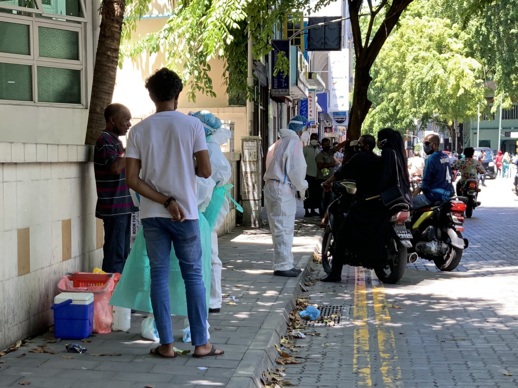 ކޮވިޑް-19ގެ ރޭންޑަމް ސާމްޕަލް ނަގަމުން ދަނިކޮށް