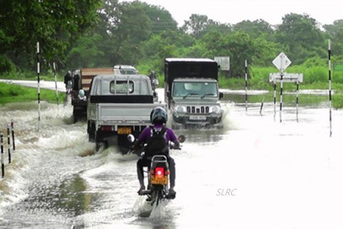 ސްރީލަންކާގެ މައި ހައިވޭއެއްގަ ފެންބޮޑުވެފައި