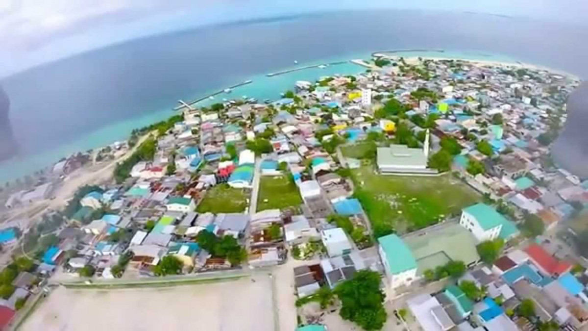 ނައިފަރުގެ މަތިން ނެގިފައިވާ ފޮޓޯއެއް