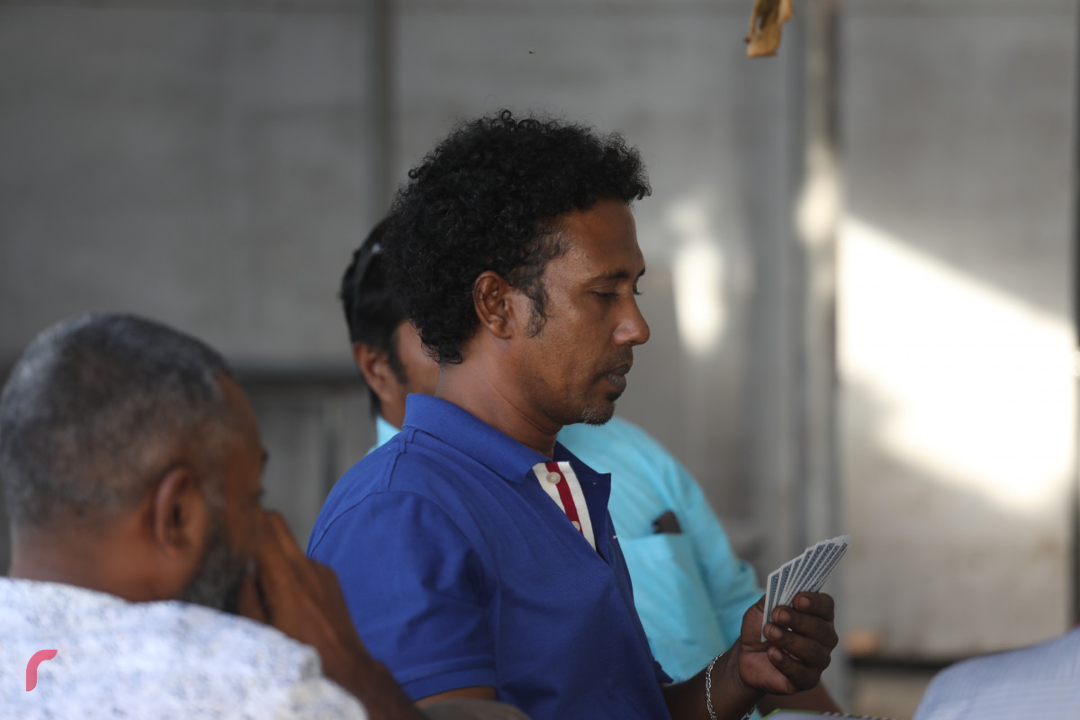 25 މެއި 2019 --މަސްވެރިނގެ ޕާކުގައި ހުންނަ ގާޑިޔާތަކުގައި މީހުން ތާސްކުޅެނީ-- ފޮޓޯ: ޝުއައިބް މުހައްމަދު