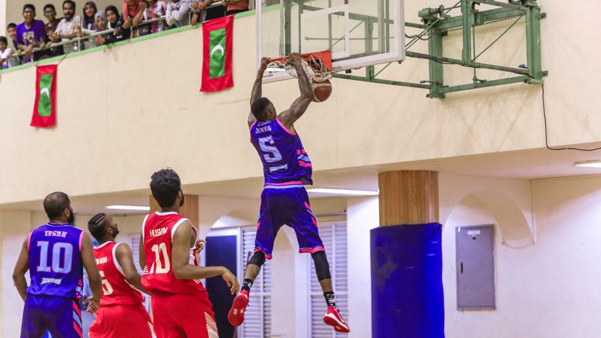 މިދިޔަ އަހަރު އިންޑޯގައި ބޭއްވި ގައުމީ ބާސްކެޓްބޯޅަ މުބާރާތުގެ ތެރެއިން