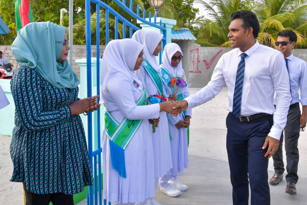 22 ޖޫން 2019 --ނައިބުރައީސް ވަނީ ތުރާކުނަށް ވަޑައިގެން އެރަށުގެ ސުކޫލުގެ އިތުރުން އެ ރަށު މުއައްސަސާތަކަށް ވަނީ ޒިޔާރަތް ކުރައްވާފައި-- ފޮޓޯ: ރައީސް އޮފީސް