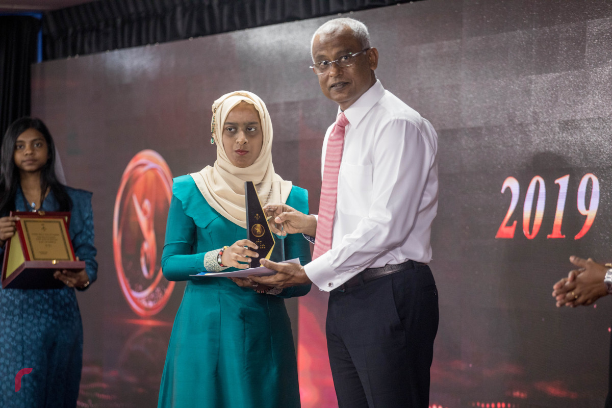 8 ޖުލައި 2019 --ރިވެލި އެވޯޑު ދިނުމަށް ބޭއްވި ހަފްލާގެ ތެރެއިން. މި ހަފްލާގައި ވަނީ ނުކުޅެދުންތެރިކަން ހުންނަ ފަރާތްތަކަށް ތަފާތު އެވޯޑްތަކެއް ދީފައި.- ފޮޓޯ: ޝުއައިބް މުހައްމަދު