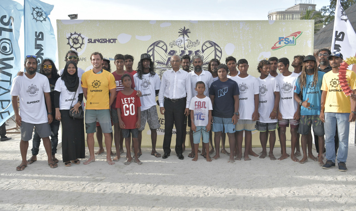 24 ޖޫން 2019 --ރާޅުގުޑީގެ ހަރަކާތްތައް ބައްލަވައިލައްވާ ރައީސް ސާލިހް ބައިވެރިންނާއި ބައްދަލުކުރެއްވުން.-- ފޮޓޯ: ރައީސް އޮފީސް