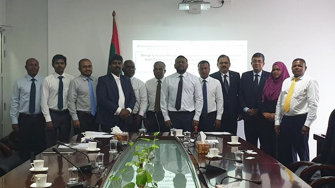 އައްޑޫ ސިޓީގެ މަގުހެދުމާއި ބިން ހިއްކުމުގެ މަޝްރޫޢު ޑިޒައިން ކުރަން ބަޔަކާ ހަވާލުކުރުމުގެ ތެރެއިން