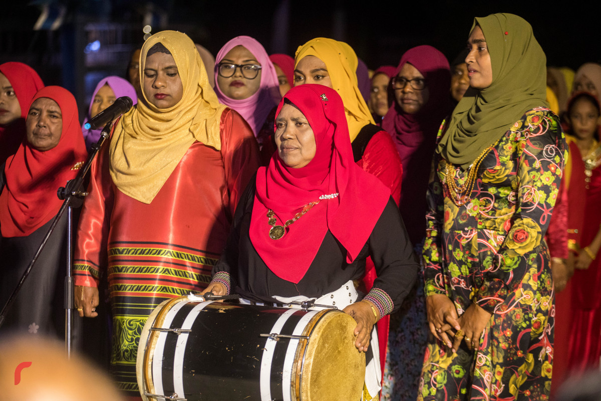10 އޯގަސްްޓް 2019/ ހއ.ހޯރަފުށި --އީދު ފާހަގަ ކުރުމުގެ ހުއްދަ ހޯދުމަށް ރަށުގެ ކަނބަލުން ރަށުގެ އިސް ވެރިންގެ އަރިހަށް އައިސް ހުއްދަ ހޯދަނީ- ފޮޓޯ: ޝުއައިބް މުހައްމަދު