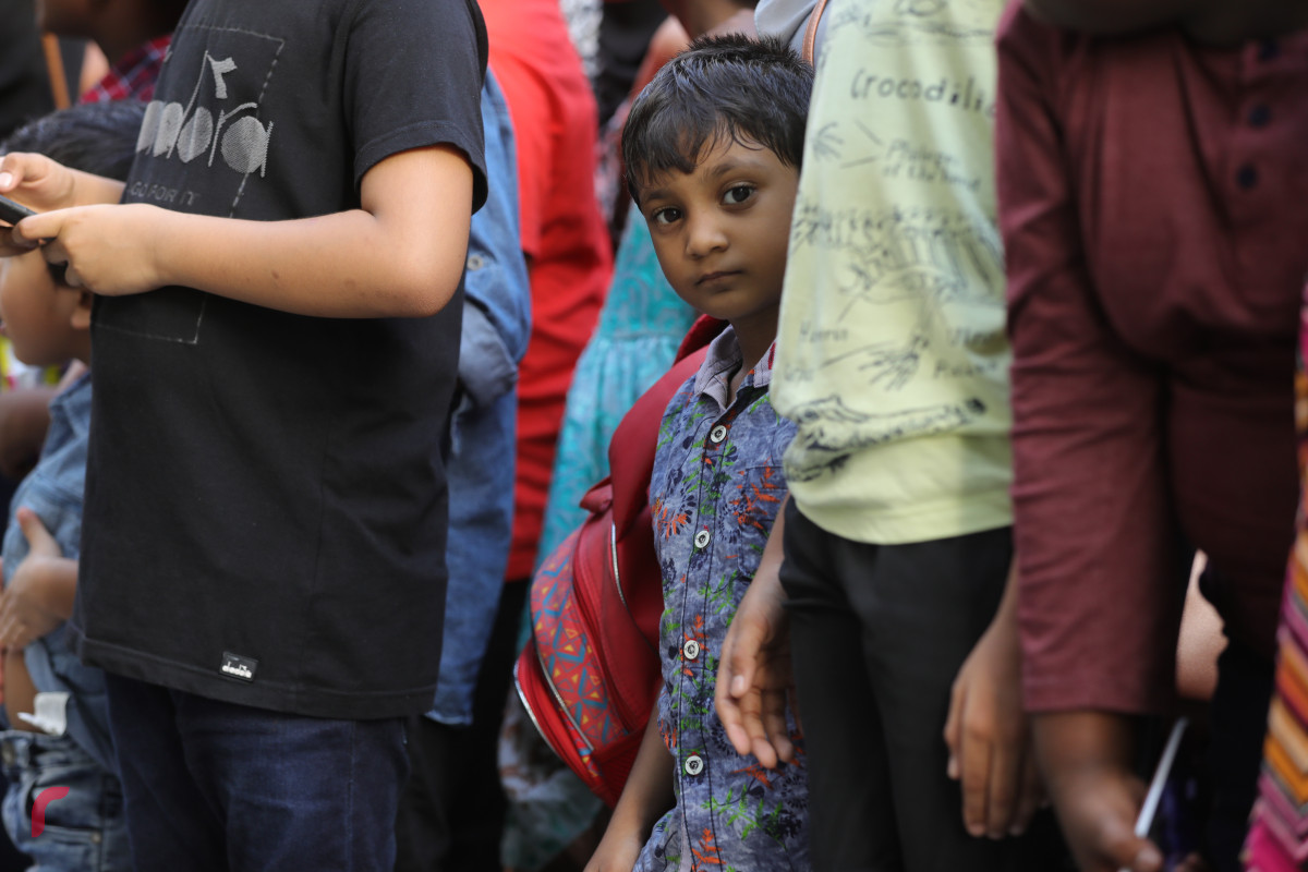 27 ޖުލައި 2019 --ގިނަ އަދަދެއްގެ ކުޑަކުދިންނާއި ބޮޑެތި މީހުން މިނިވަން ކަމާއެކީ މަގުތައް މައްޗައް ނިކުމެ އުފާފާޅުކުރަނީ-- ފޮޓޯ: ޝުއައިބް މުހައްމަދު