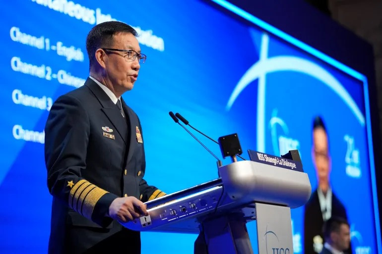 ސިންގަޕޫރުގައި ކުރިއަށް ދާ ޝަންގްރިއްލާ ޑަޔަލޮގް ކޮންފަރެންސް ގައި ޗައިނާގެ ދިފާއީ ވަޒީރު ޑޮން ޖުން ވާހަކަ ދައްކަވަނީ