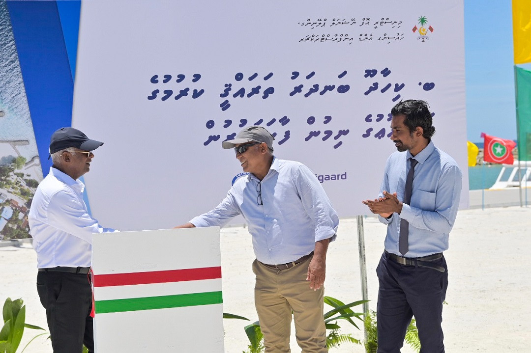 ބ. އަތޮޅު ކިހާދޫ ބަނދަރު ތަރައްގީ ކުރުމުގެ މަޝްރޫއުގެ ނިމުން ފާހަގަކުރުމުގެ ރަސްމިއްޔާތުގެ ތެރެއިން - ފޮޓޯ: ރައީސް އޮފީސް