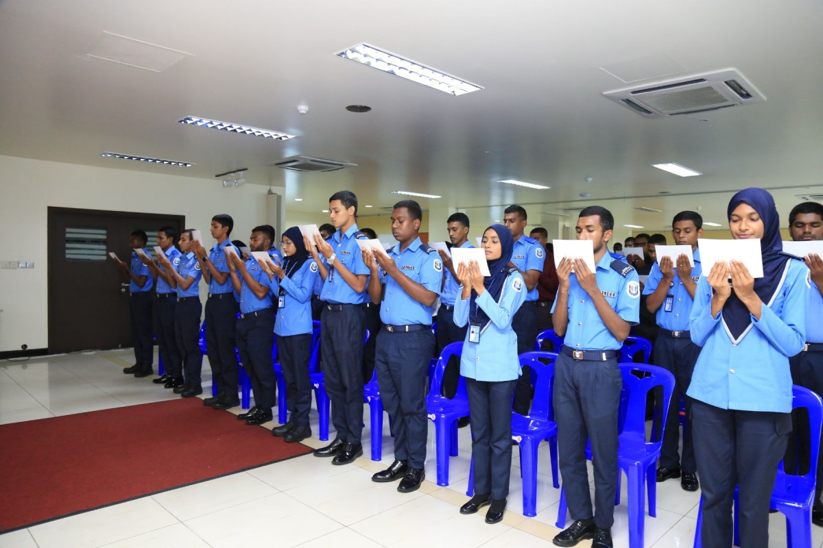 ފުލުހުންގެ ޚިދުމަތާއި އަލަށް ގުޅުނު ފުލުހުން