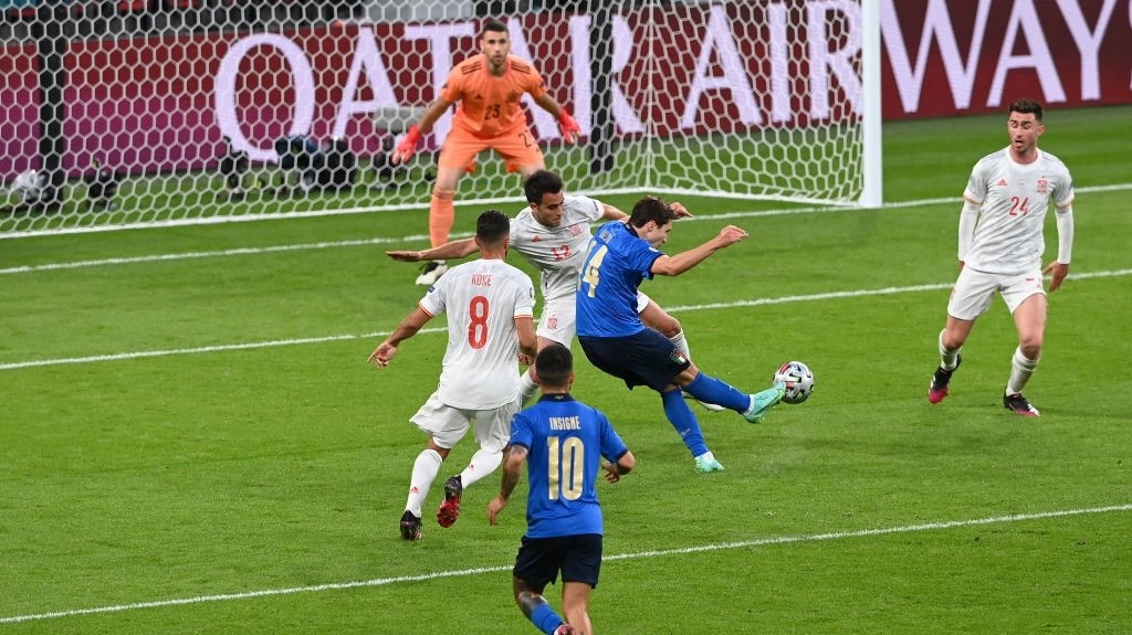 އިޓަލީ އާއި ސްޕެއިން ބައްދަލުކުރި މެޗުގެ ތެރެއިން - ފޮޓޯ: ގެޓީ އިމޭޖަސް 