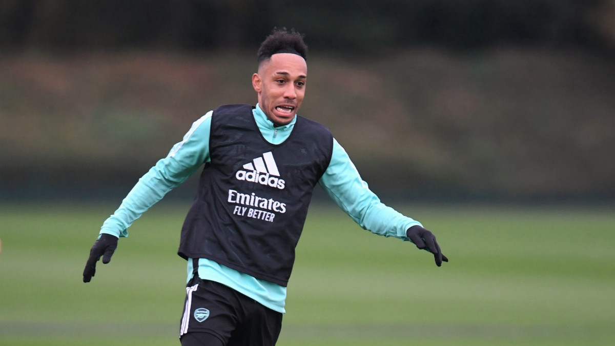 އާސެނަލުގެ ކުރީގެ ކެޕްޓަން ޕިއޭ-އެމެރިކް އޮބާމަޔަން