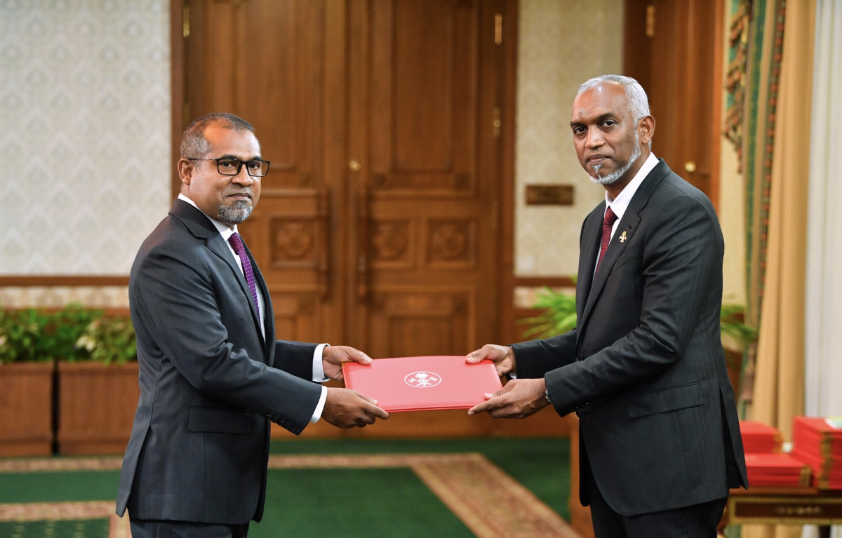 ހެލްތު މިނިސްޓަރު ޢަބްދުﷲ ޚަލީލް، އަދި ރައީސް މުޢިއްޒު