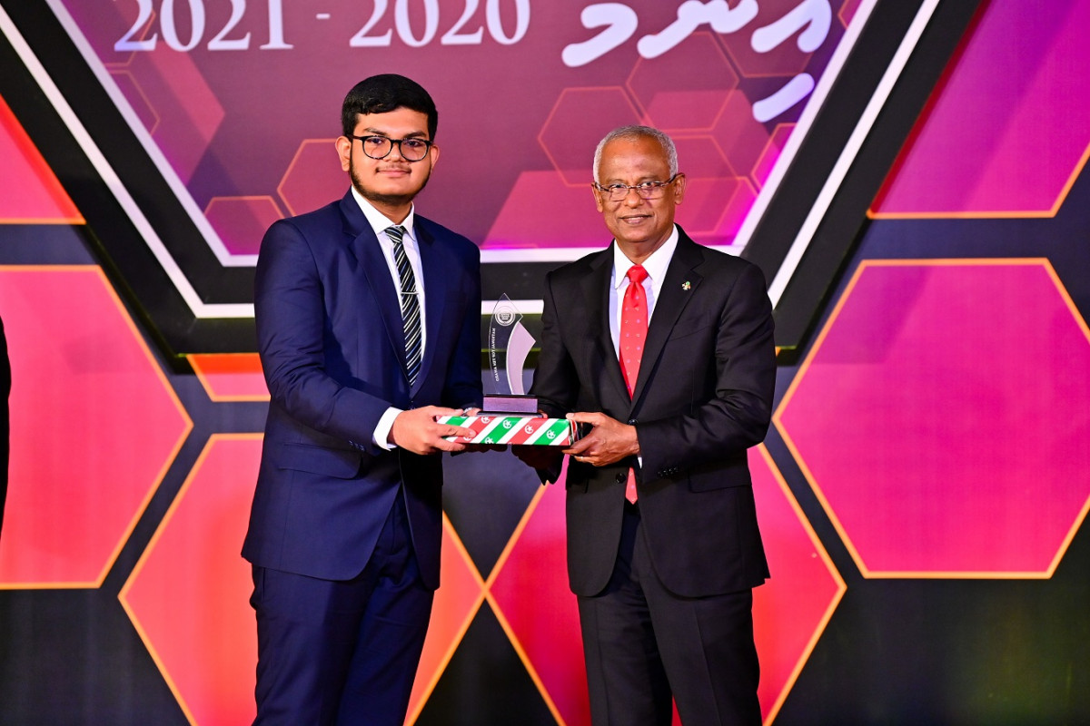 The President conferred awards to the top winners of the "Top Achievers' Award 2020-2021" in a ceremony held on Thursday evening