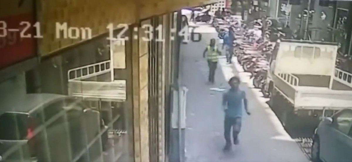 ދައުރުވަމުންދާ ވީޑިއޯގެ ސްކްރީން ޝޮޓެއް