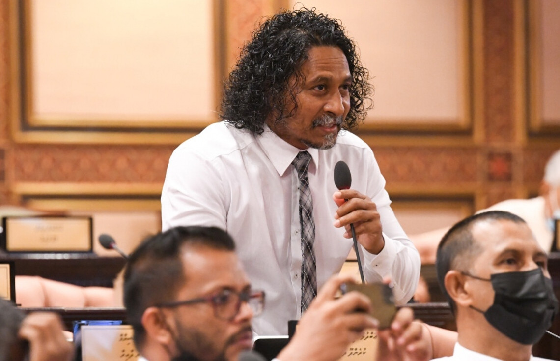 ރައްޔިތުންގެ މަޖިލީހުގެ ކުރެންދޫ ދާއިރާގެ އެމްޑީޕީގެ މެމްބަރު އަބްދުލްޣަނީ އަބްދުލް ހަކީމް