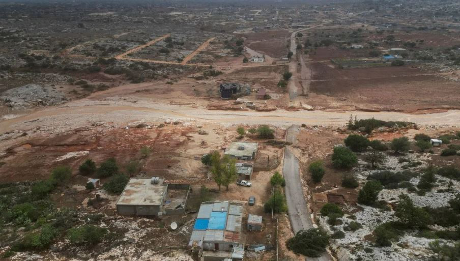 ސްކޫލްތަކާއި ތެލުގެ ބޮޑެތި ބަނދަރުތަކުގެ އިތުރުން ފިހާރަތައްވަނީ ބަންދުކޮށްފައި