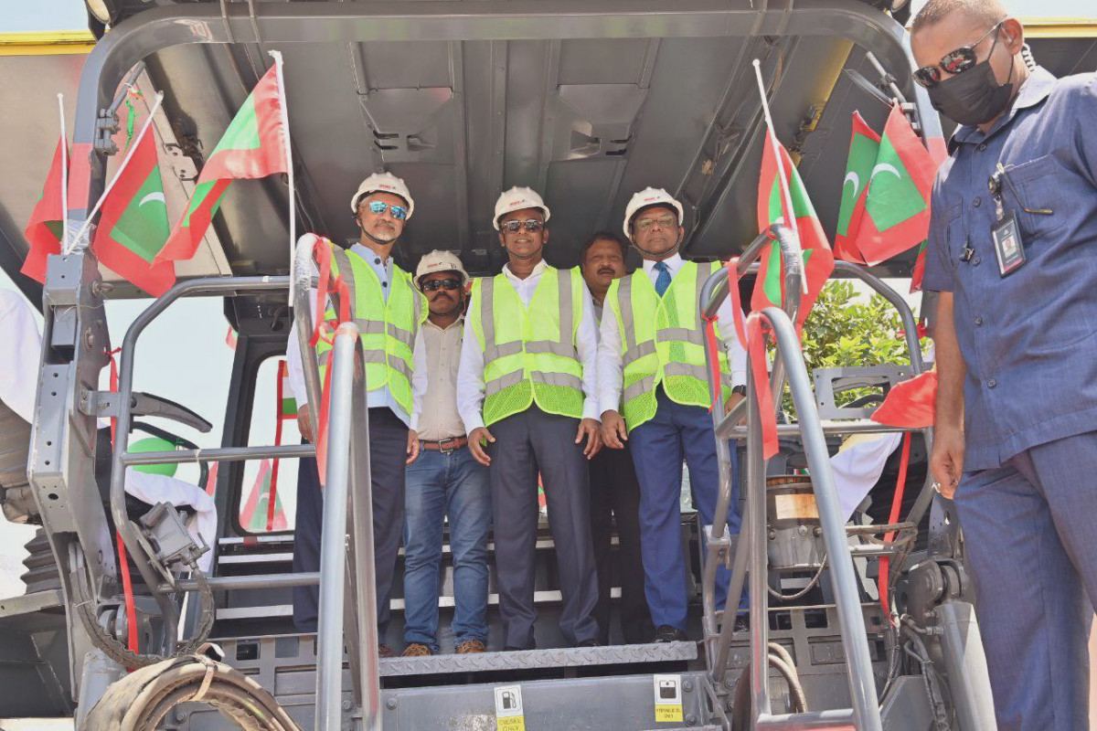 ފޮރިން މިނިސްޓަރ އަބްދުﷲ ޝާހިދު (ކ) ރައީސް ސޯލިހު (މ) އަދި އިންޑިއާގެ އެކްސްޓަރނަލް އެފެއަރޒް މިނިސްޓަރ ޖައިޝަންކަރު (ވ) އައްޑޫގެ މަގު ހެދުމުގެ މަސައްކަތް ފައްޓަވައިދެއްވަނީ