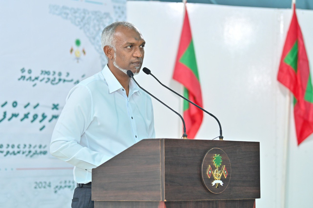 President Muizzu speaking to residents of Nolhivaranfaru island