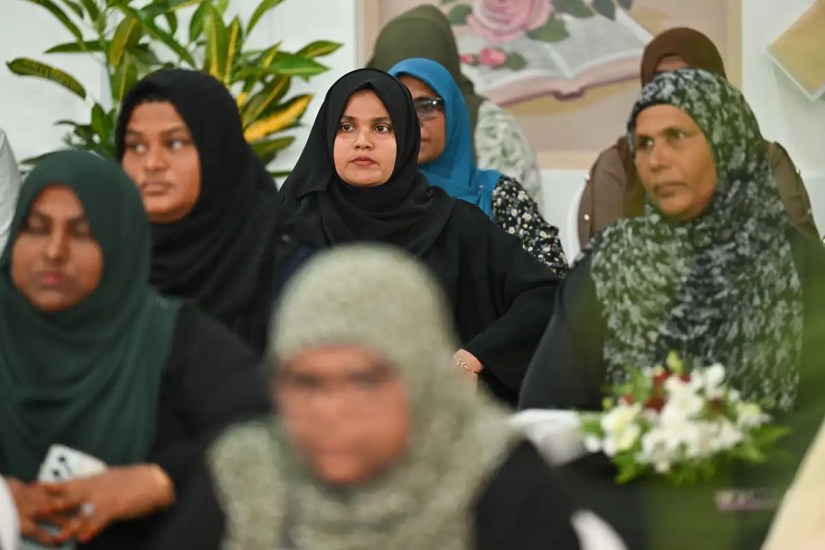 ސަރުކާރުން ބޭއްވި "އަންހެންވެރިންގެ ސައްލާ" މަސައްކަތު ބައްދަލުވުން ފެށުމުގެ ރަސްމިއްޔާތުގެ ތެރެއިން