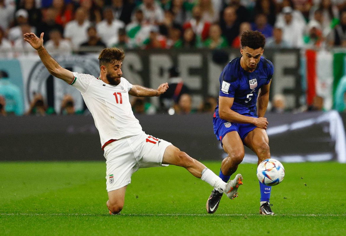 އީރާން އަދި އެމެރިކާ ކުޅުނު މެޗުގެ ތެރެއިން - ފޮޓޯ: ރޮއިޓާސް