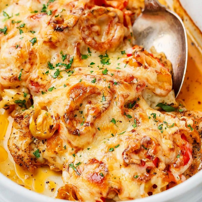 ވެޖްޓެބަލް ކެސެރޯލް ވިތް ޗިކެން ބްރެސްޓް