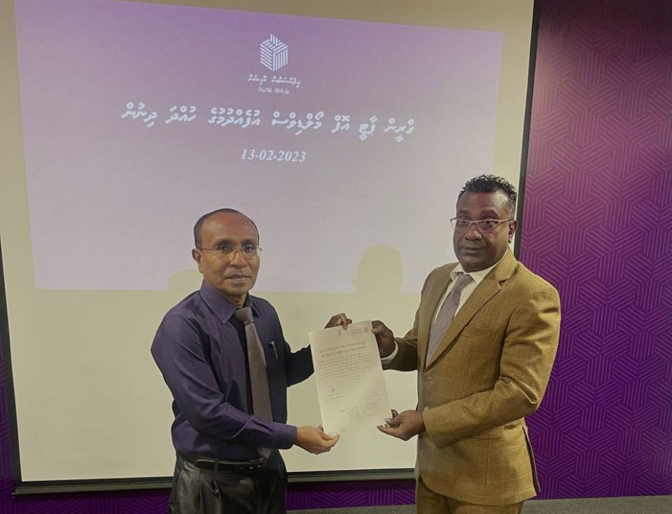 ގްރީން ޕާޓީގެ ހުއްދަ ހަވާލުކުރަނީ