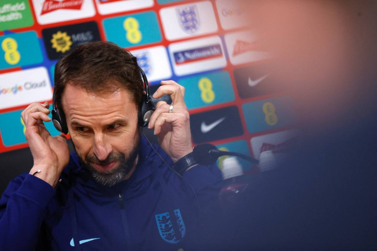 ޔޫރޯ ކޮލިފައިންގައި އިޓާލީއާ ދެކޮޅަށް ނުކުންނަ މެޗުގެ ކުރިން އޮތް ޕްރެސްގައި ސައުތުގޭޓް ވާހަކަ ދައްކަނީ