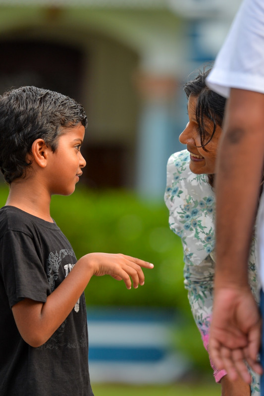 ރައީސްގެ އަނބިކަނބަލުން ފަޒްނާ ކުޑަކުއްޖަކާއެކު - ފޮޓޯ: ރައީސް އޮފީސް