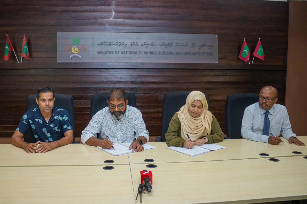 ވ. ފެލިދޫއާއި ވ. ކެޔޮދޫގެ ގޮނޑުދޮށް ހިމާޔަތްކުރުމުގެ މަޝްރޫއުގެ އެއްބަސްވުމުގައި ސޮއިކުރުން