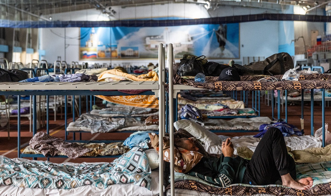 ރަޝިއާއިން ވަނީ ޔޫކްރެއިން ބޯޑަރާ ކައިރި އަވަށްތަކުގައި އުޅޭ މީހުން ވަގުތީ ހިޔާތަކަށް ބަދަލުކޮށްފައި - ފޮޓޯ: ރޮއިޓަރސް