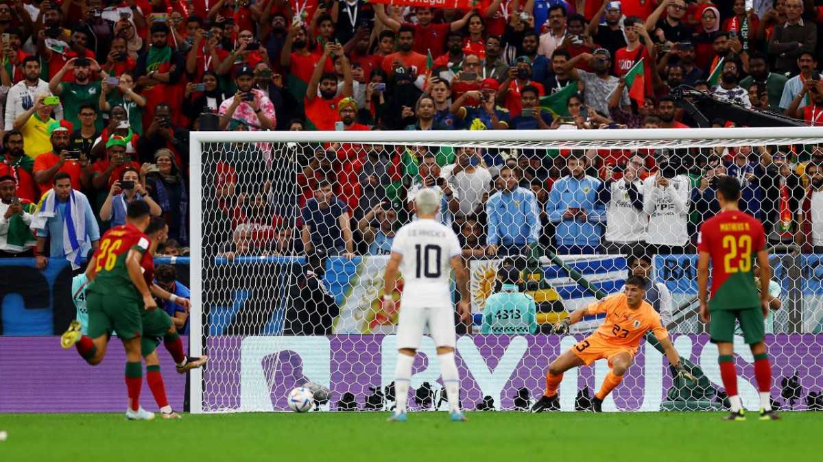 އުރުގުއޭ އަދި ޕޯޗުގަލް ކުޅުނު މެޗުގެ ތެރެއިން - ފޮޓޯ: ރޮއިޓާސް 