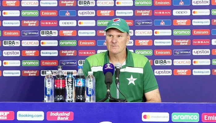 ޕާކިސްތާނުގެ ކޯޗު ގްރާންޓް ބްރެޑްބާން: އޭނާ ބުނަނީ މޮޅުވުމުން ވެސް ފާޑުކިއުމަށް