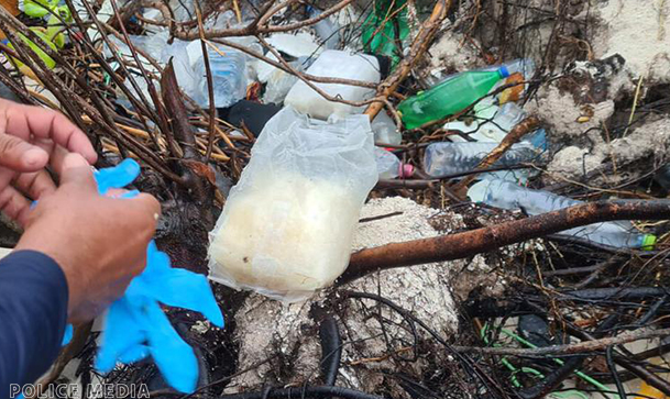 މަސްތުވާތަކެތި ކަަމަށް ބެލެވޭ އެއްޗެއްހުރި ހަތް ރަބަރު ޕެކެޓު