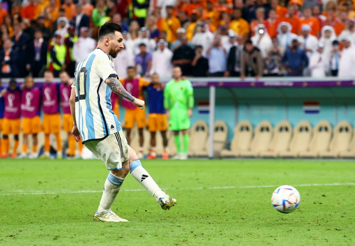 އާޖެންޓީނާ އަދި ނެދަލެންޑްސް ކުޅުނު މެޗުގެ ތެރެއިން - ފޮޓޯ: ރޮއިޓާސް