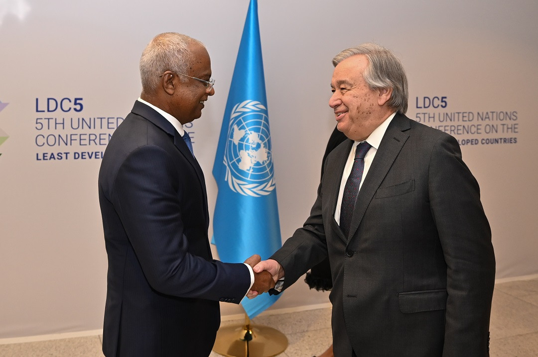 ރައީސުލްޖުމްހޫރިއްޔާ އިބްރާހިމް މުހައްމަދު ޞާލިހު   އަދި އދ. ގެ ސެކްރެޓަރީ ޖެނެރަލް އެންޓޯނިއޯ ގުޓަރެސް - ފޮޓޯ: ރައީސް އޮފީސް