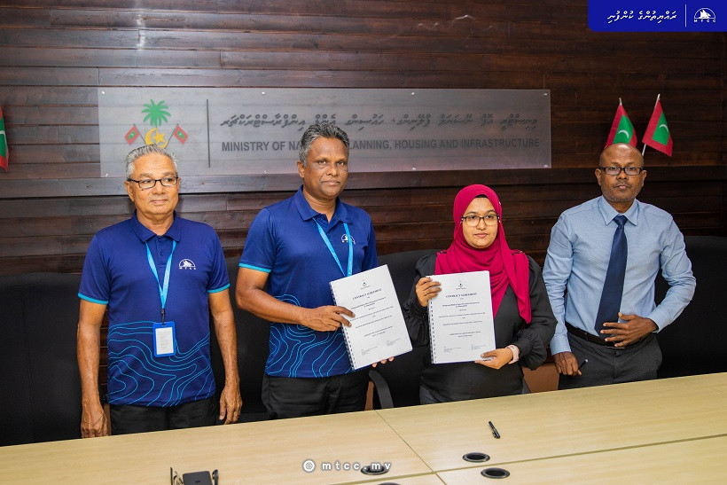 އެމްޓީސީސީއާ މަޝްރޫއުތައް ހަވާލުކުރުމަށް އެއްބަސްވުމުގައި ސޮއިކުރުން