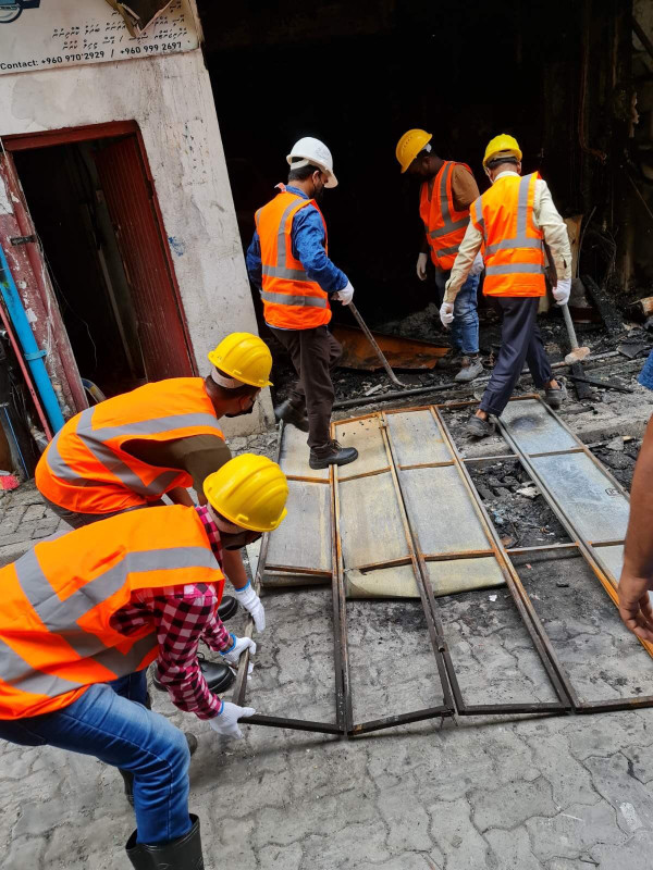 މ. ނިރުފެހިގެ ސާފުކޮށް ތަޅާލުމުގެ މަސައްކަތް ކުރަނީ