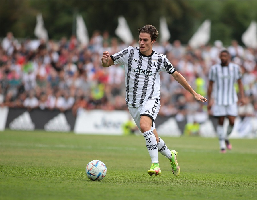 ޔުވެންޓަސް އަށް ކުޅެމުން އަންނަ ނިކޮލޯ ފަޖިއޯލީ