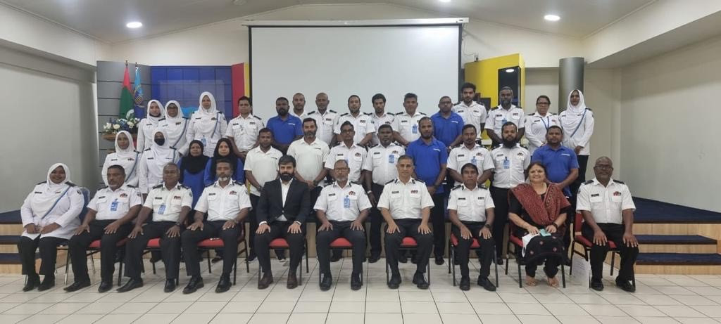 ތަމްރީނަށް ފުރާ ކަސްޓަމްސް އޮފިސަރުންނާއެކު ކޮމިޝަނަރ ޖެނެރަލްއާއި އިންޑިއާގެ ޑެޕިއުޓީ ހައި ކޮމިޝަނަރ