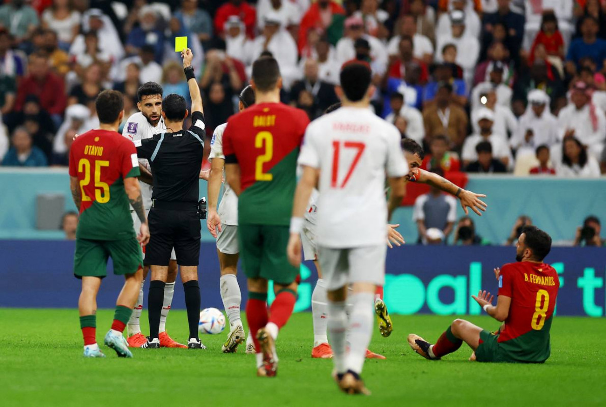 ޕޯޗުގަލް އަދި ސްވިޒަލެންޑް ބައްދަލުކުރި މެޗުގެ ތެރެއިން - ފޮޓޯ: ރޮއިޓާސް