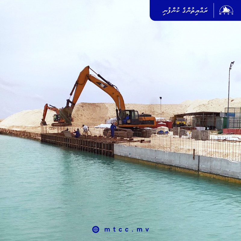 ށ. ކޮމަންޑޫ ބަނދަރު ހެދުމުގެ މަސައްކަތުގެ ތެރެއިން