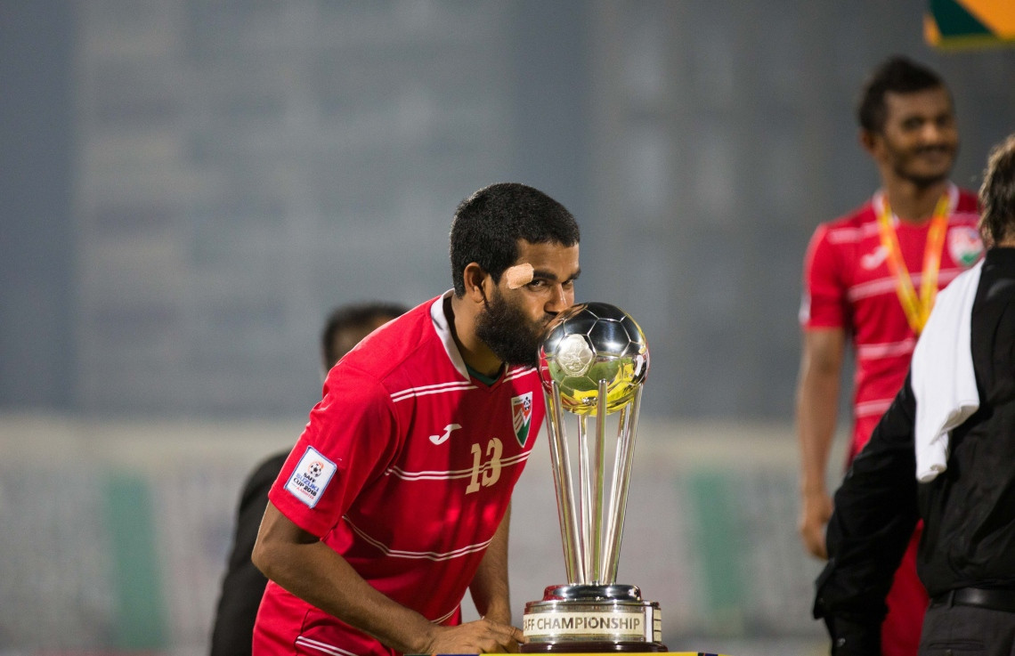 ގައުމީ ކެޕްޓަން - އަކްރަމް