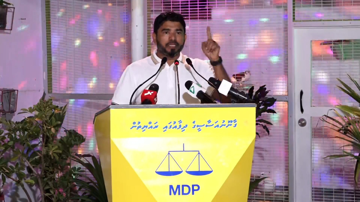 އެމްޑީޕީން ޕީޓްރަލްގައި ބޭއްވި ޖަލްސާގައި އަބްދުﷲ ވަހީދު ވާހަކަ ދައްކަވަނީ
