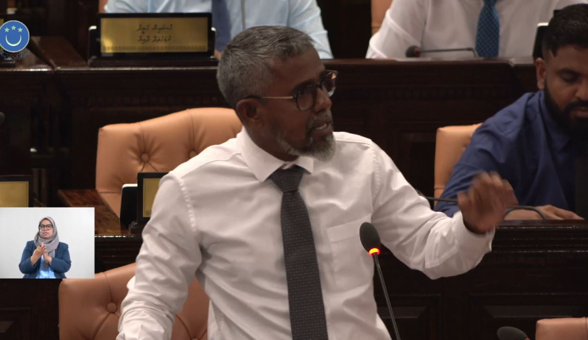 ވައިކަރަދޫ ދާއިރާގެ މެމްބަރު ހުސައިން ޒިޔާދު އަންގާރަ ދުވަހުގެ ޖަލްސާގައި ވާހަކަ ދައްކަވަނީ