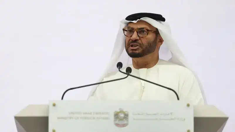 އަބޫދާބީގައި ބޭއްވި ނޫސްވެރިންގެ ބައްދަލުވުމެއްގައި ޔޫއޭއީގެ ރައީސްގެ މުޝީރު އަންވަރު ގަރްގާޝް ވާހަކަ ދައްކަވަނީ